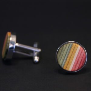 Triibuvineer mansetinööbid