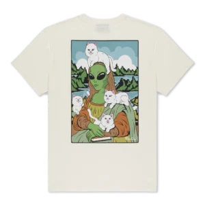 Off-white Talk Show T-shirt - Black featuring a graphic of an alien depicted as the Mona Lisa, with four white cats resting on her head and shoulders against a landscape background. Gate21.ee
